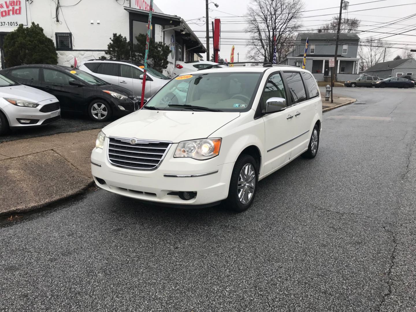 2010 White /Tan Chrysler Town & Country Limited (2A4RR6DX0AR) with an 4.0 V6 engine, Automatic transmission, located at 577 Chester Pike, Prospect Park, PA, 19076, (610) 237-1015, 39.886154, -75.302338 - Photo#2